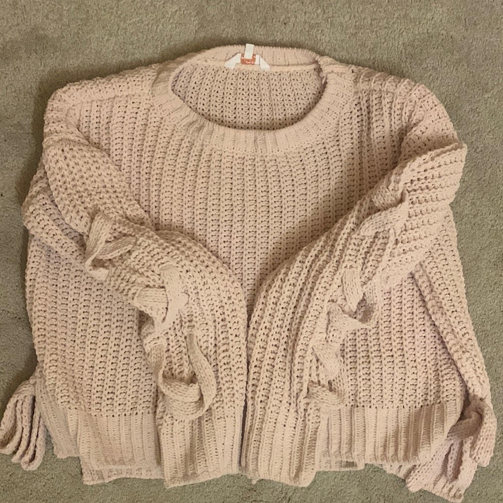 This is a Blush Pink Cropped Sweater, and the Brand is Candies! Size: L